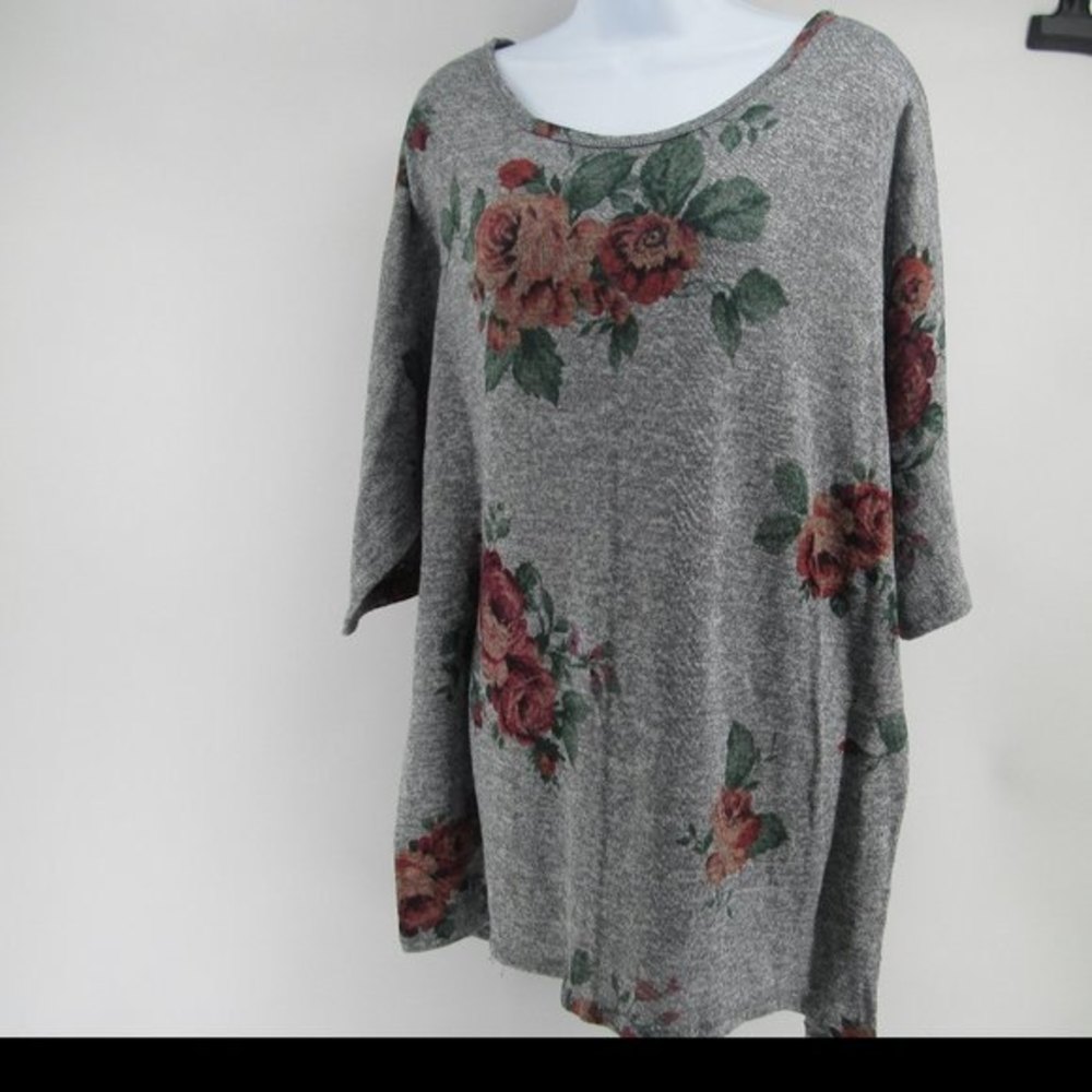 Bobbie Brooks Gray Scoop Neck Floral Top